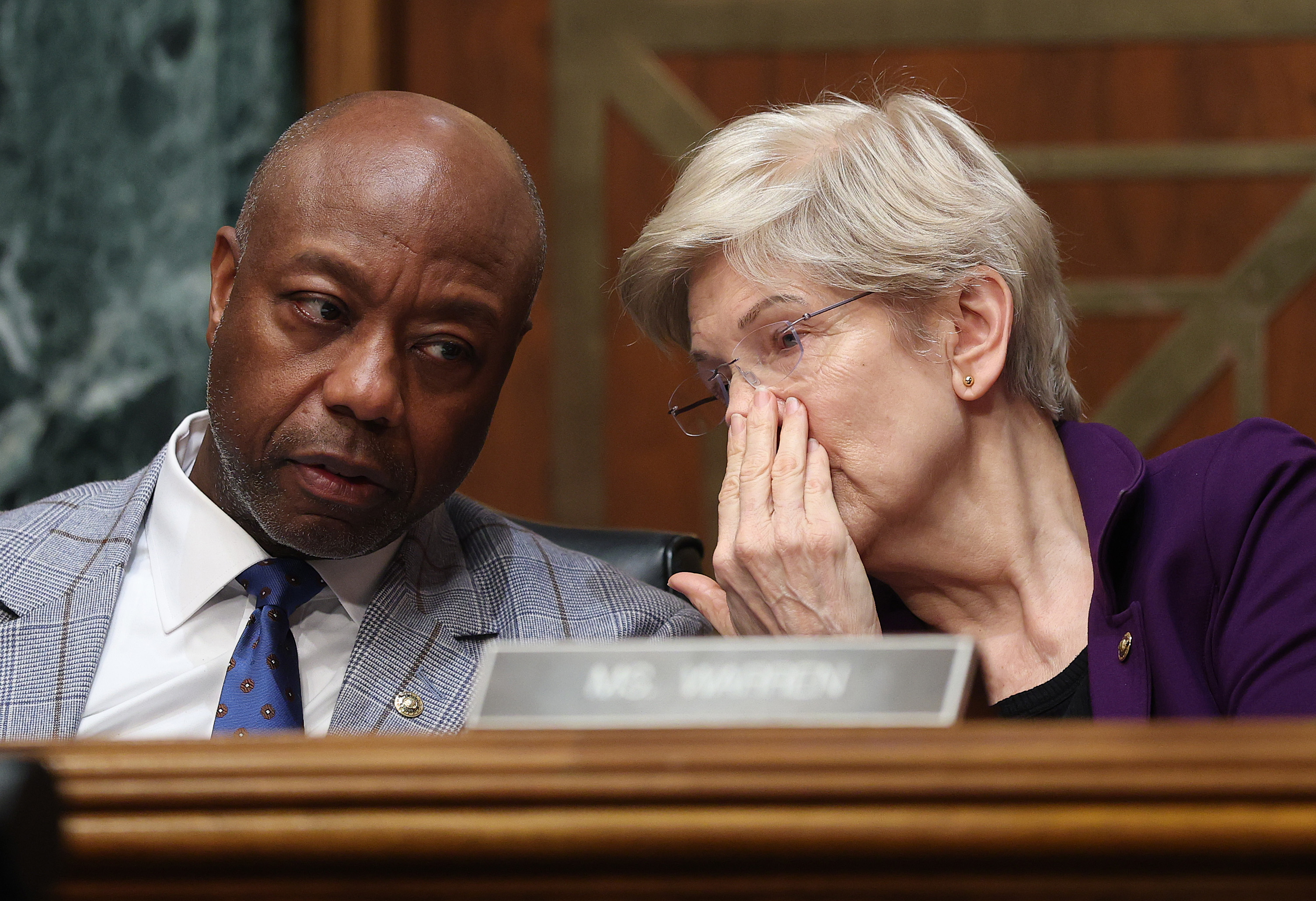Sens. Tim Scott (R-South Carolina) and Elizabeth Warren (D-Massachusetts) are members of the Banking, Housing, and Urban Affairs Committee. (Kevin Dietsch/Getty Images)
