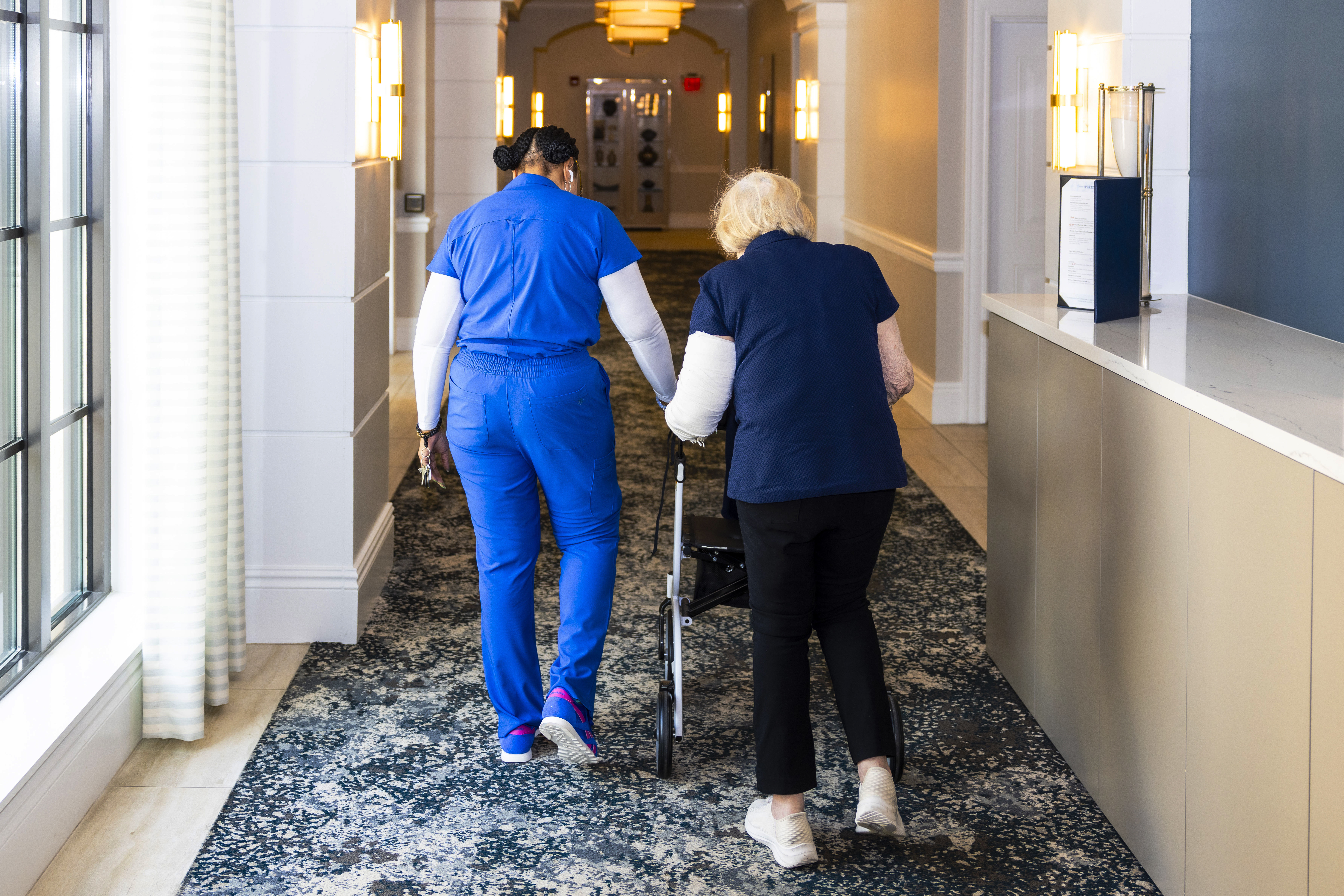 A staff member assists a resident of the Sinai Residences in Boca Raton, Florida, in 2025. (Saul Martinez/For The Washington Post)