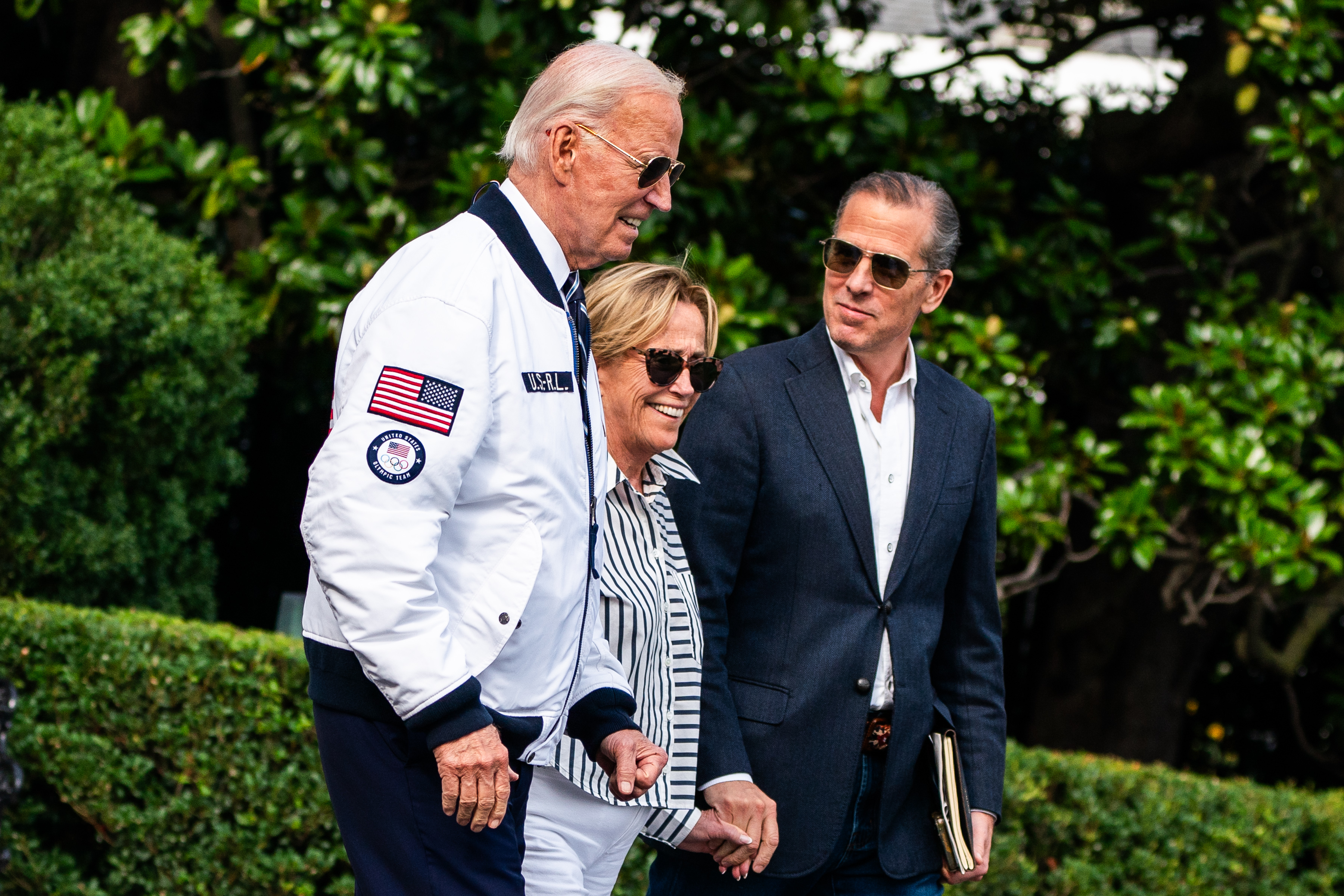 Hunter Biden, right, in 2024 with his father, President Joe Biden, and the president’s sister, Valerie Biden, on the South Lawn of the White House. (Demetrius Freeman/The Washington Post)