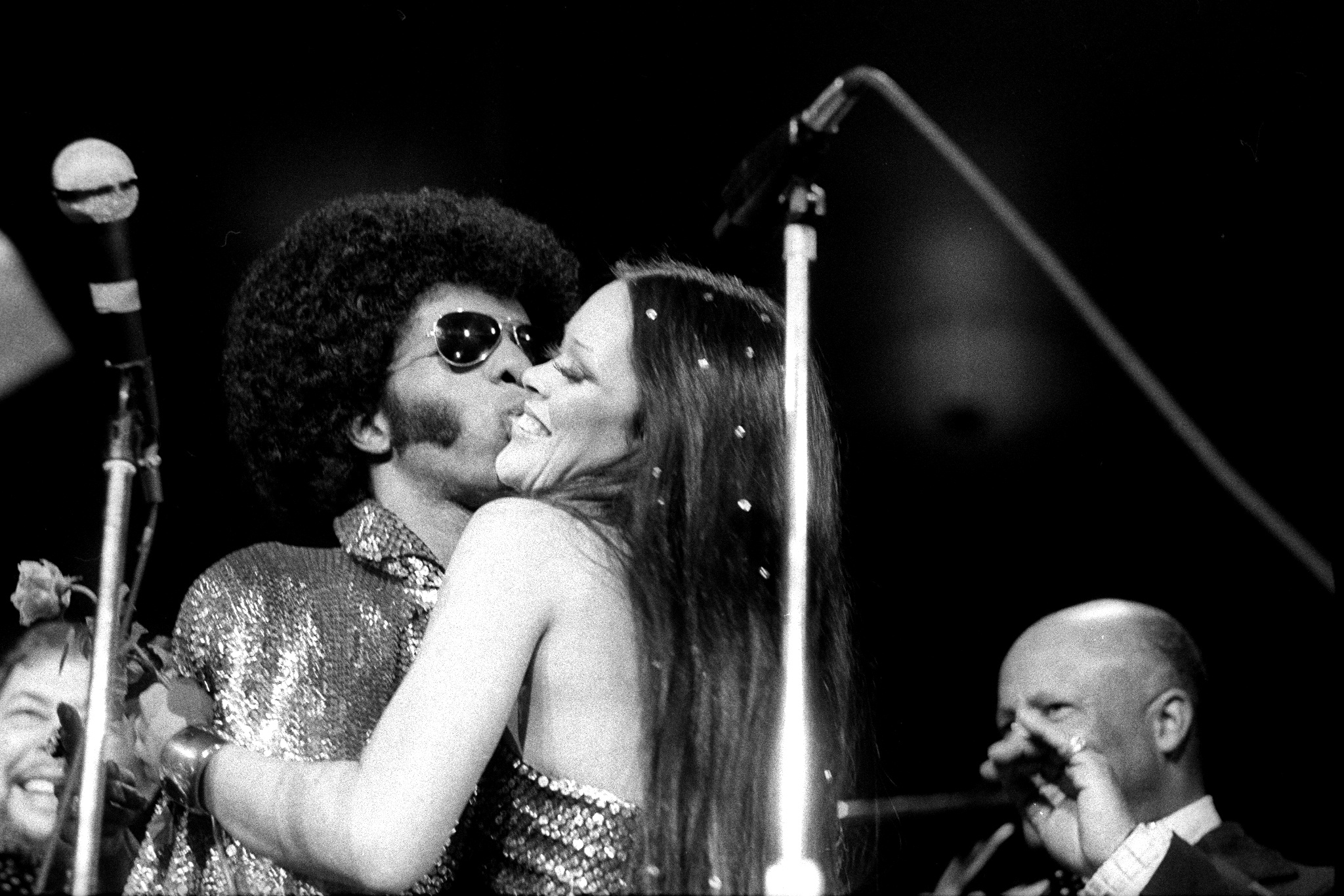 Stone and Silva married in front of 23,000 fans, but separated in 1976. (New York Daily News/Getty Images)