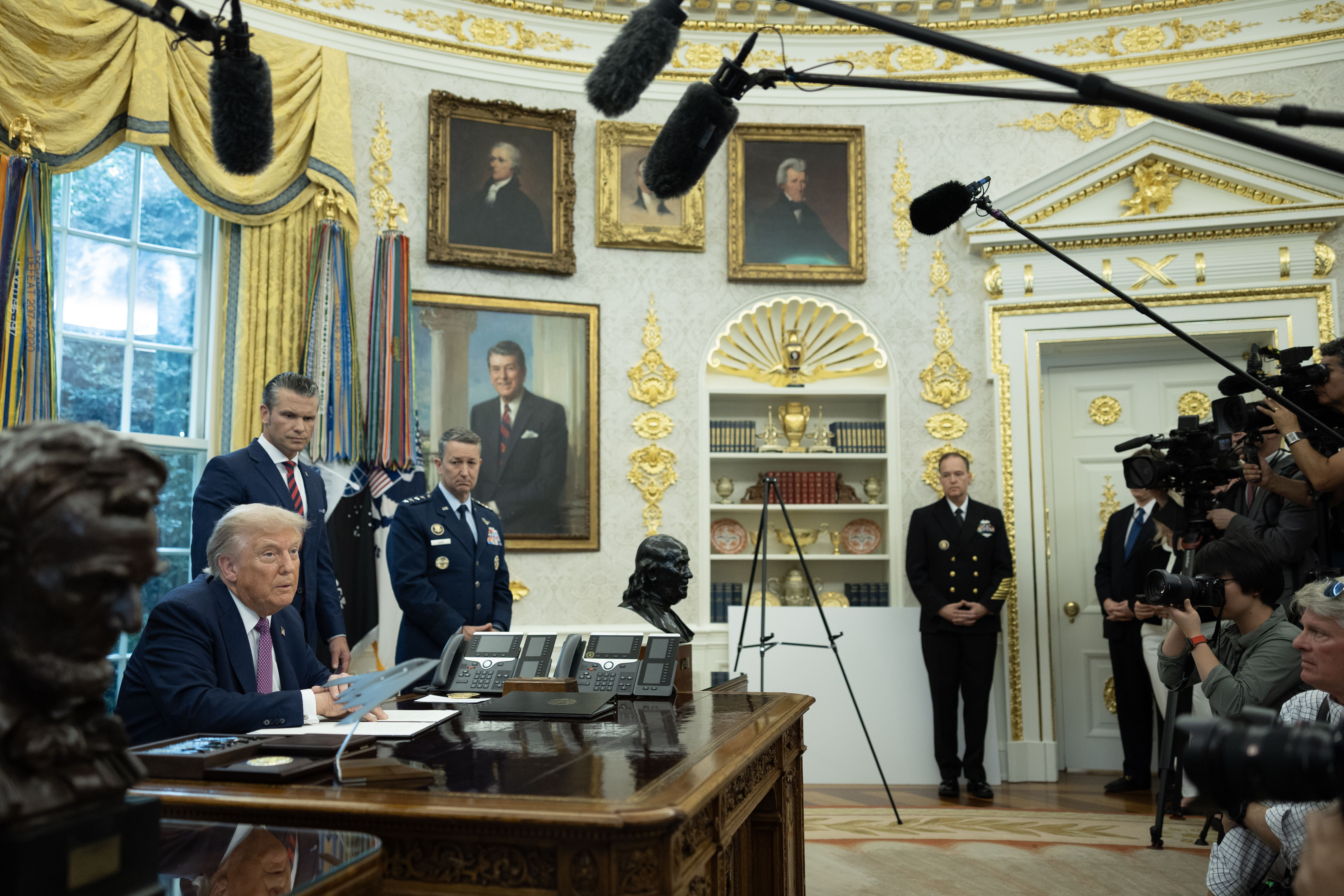 President Donald Trump speaks in the Oval Office alongside Defense Secretary Pete Hegseth in September. (Tom Brenner/For The Washington Post)