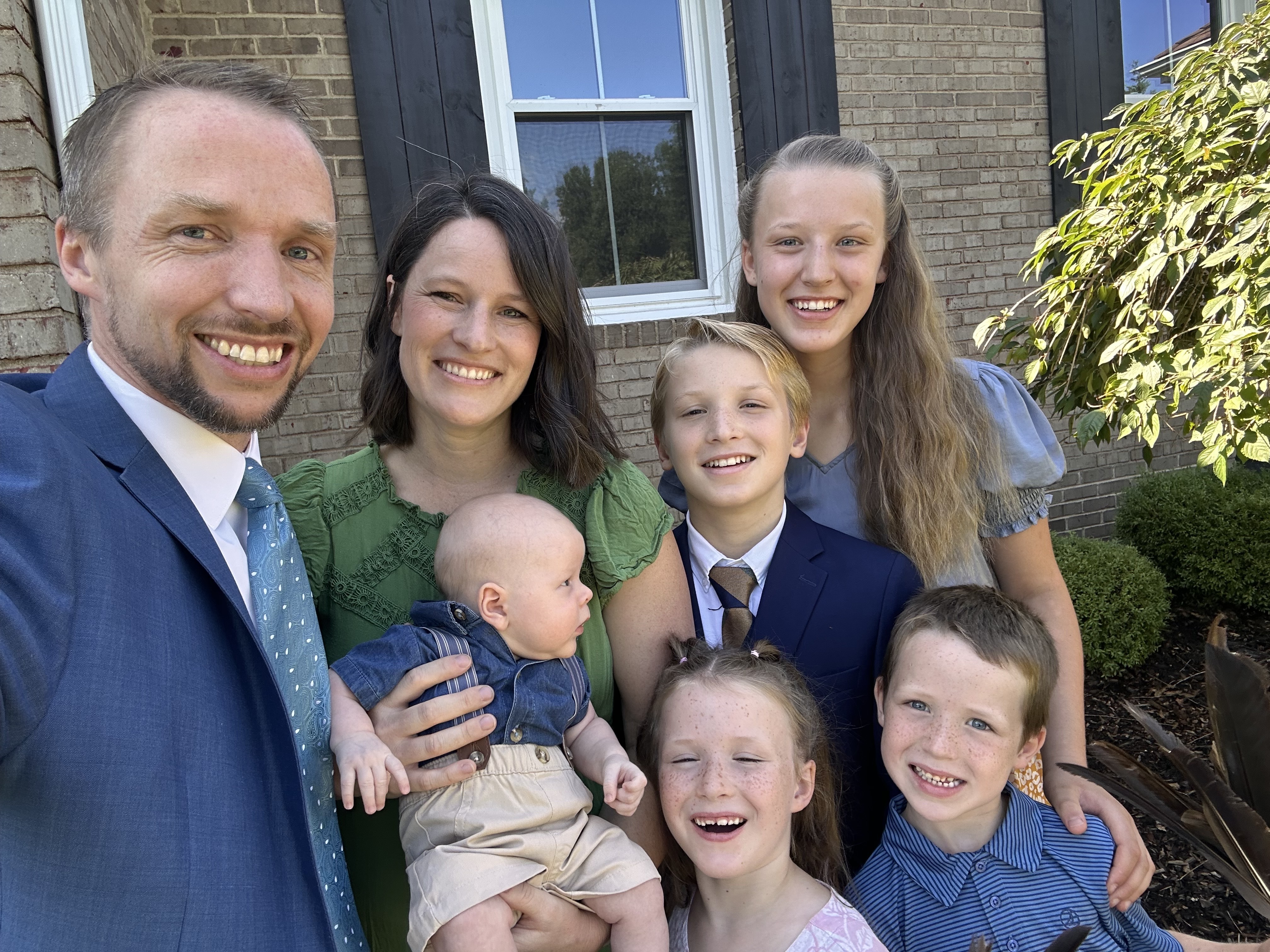 Karyann Parkinson, 36, and her husband, Dallin Parkinson, with their five kids aged 14, 12, 7, 5, and 2 months. (Family Photo)