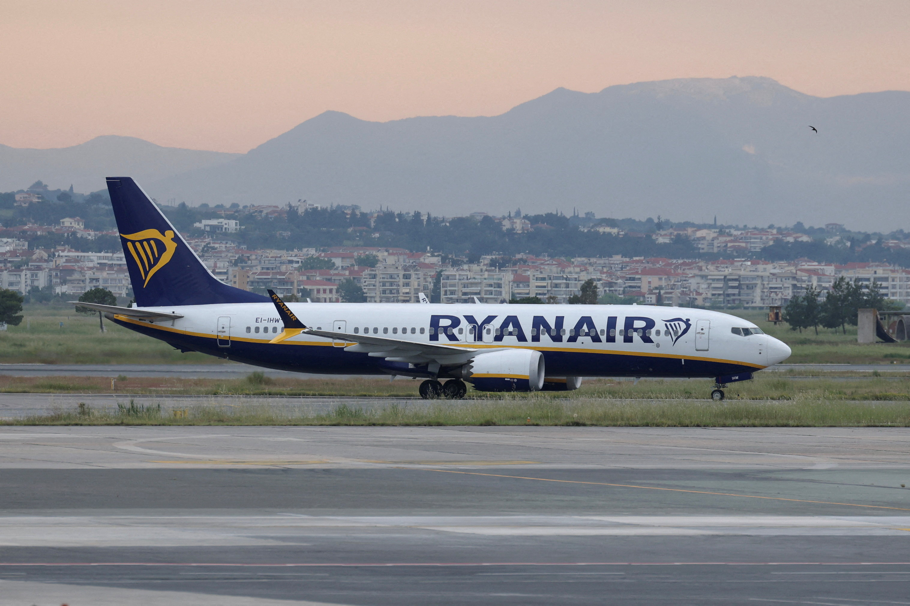 NTSB report details Ryanair engine failure and window blowout; broken fan blades smashed a window, partially sucking a passenger out until others pulled them back