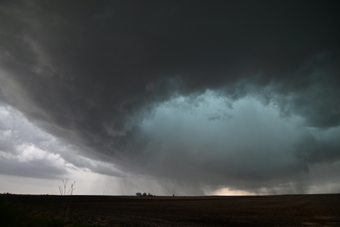 An HP, or high precipitation, supercell moments before producing a tornado east of Waterloo, Iowa, on April 14. (Matthew Cappucci/MyRadar)