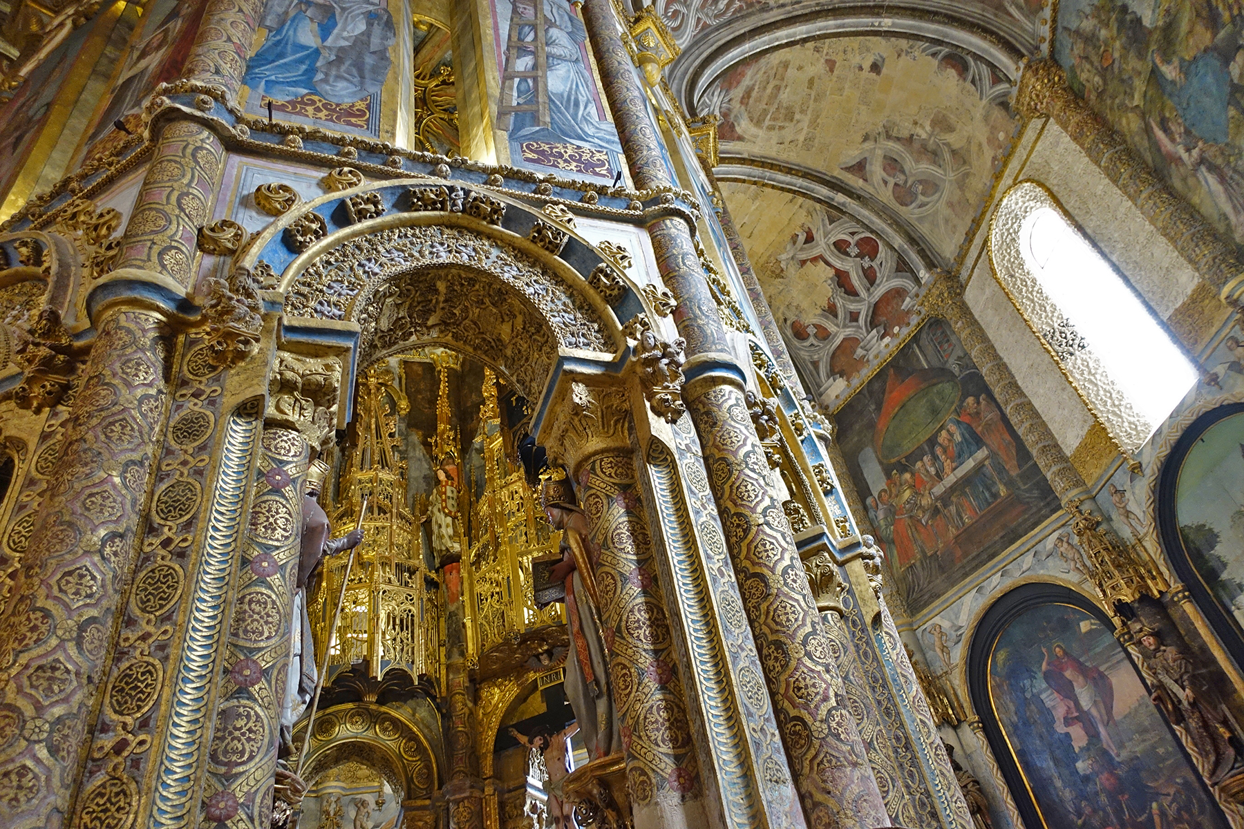 The church inside Tomar's Convento de Cristo, designed at the height of Portugal's sea power, is covered with elaborate motifs. (Rick Steves)