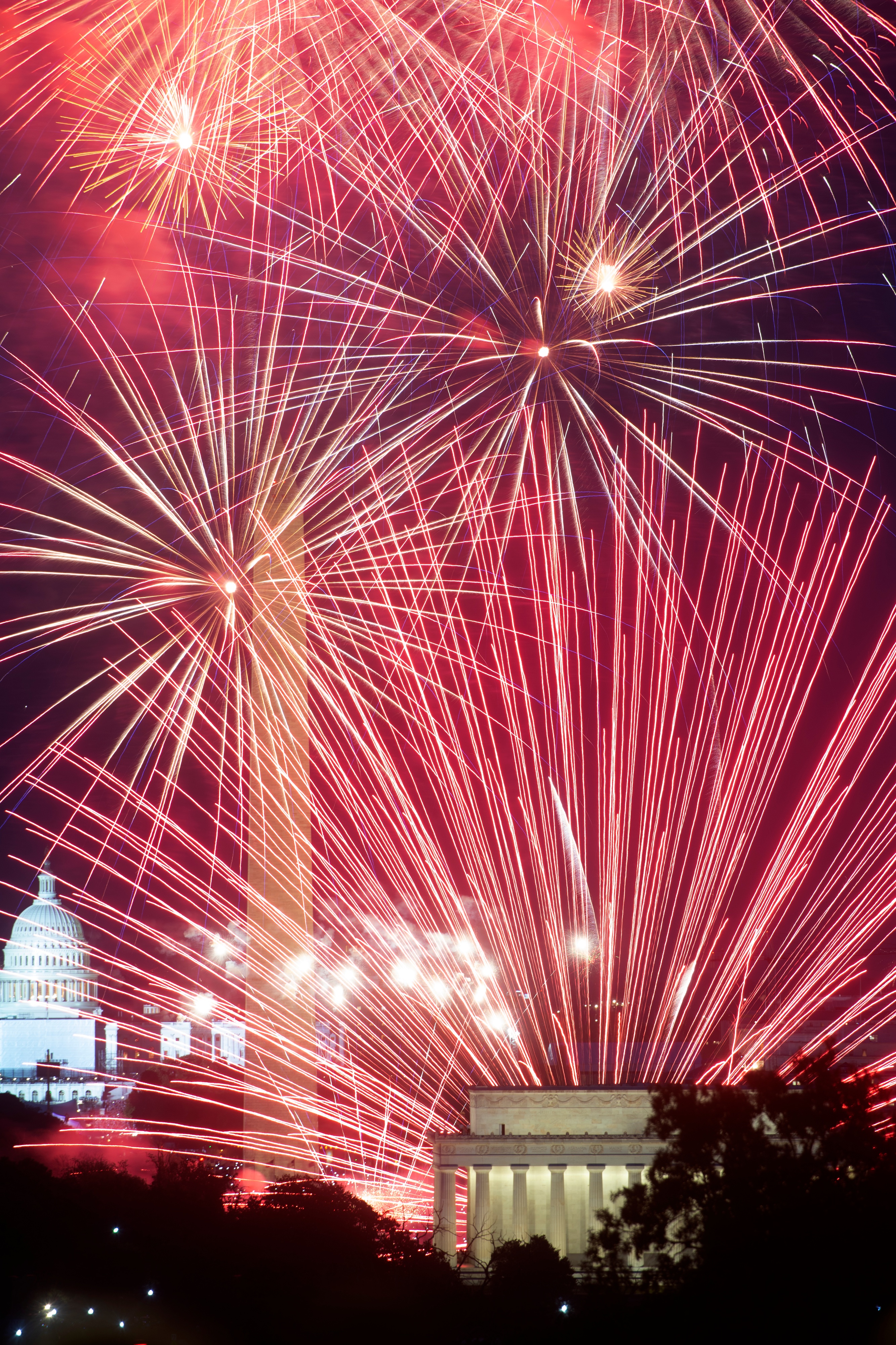 Fireworks on the National Mall in 2022. (Marvin Joseph/The Washington Post)