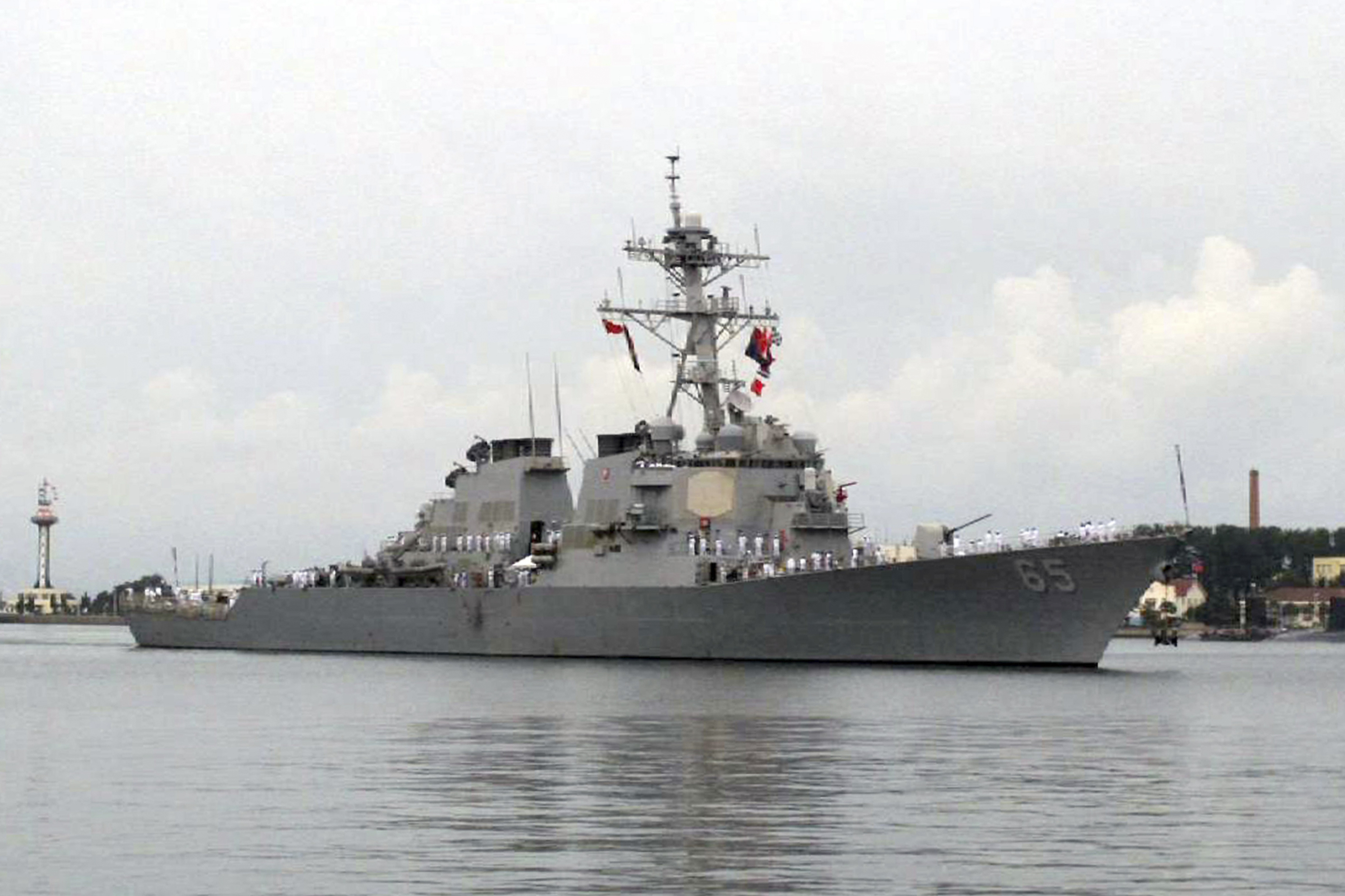 The guided-missile destroyer USS Benfold arrives at port in Qingdao, China, in 2016. (Borg Wong/AP)