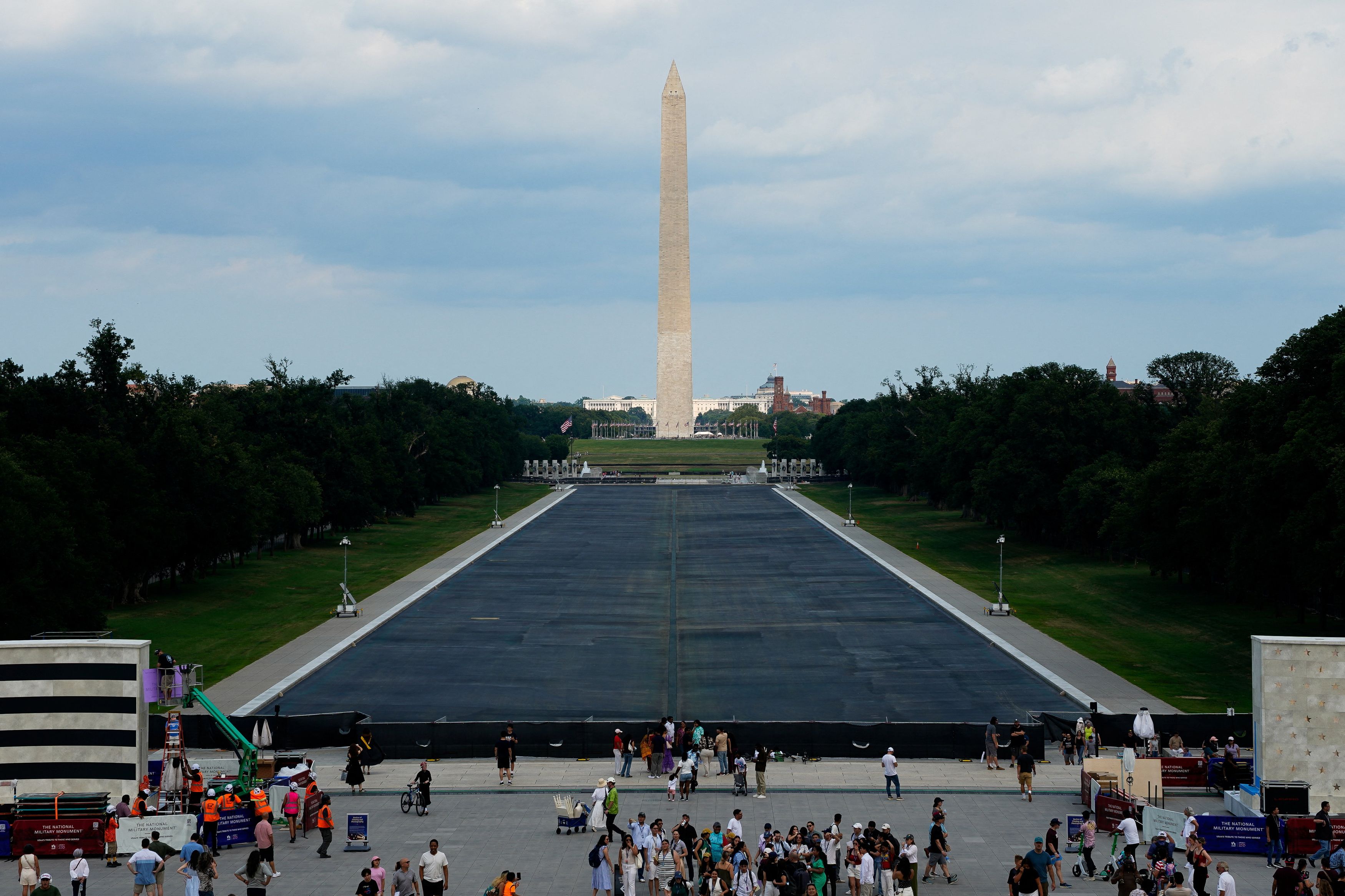 The drained Reflecting Pool last weekend. (Elizabeth Frantz/Reuters)