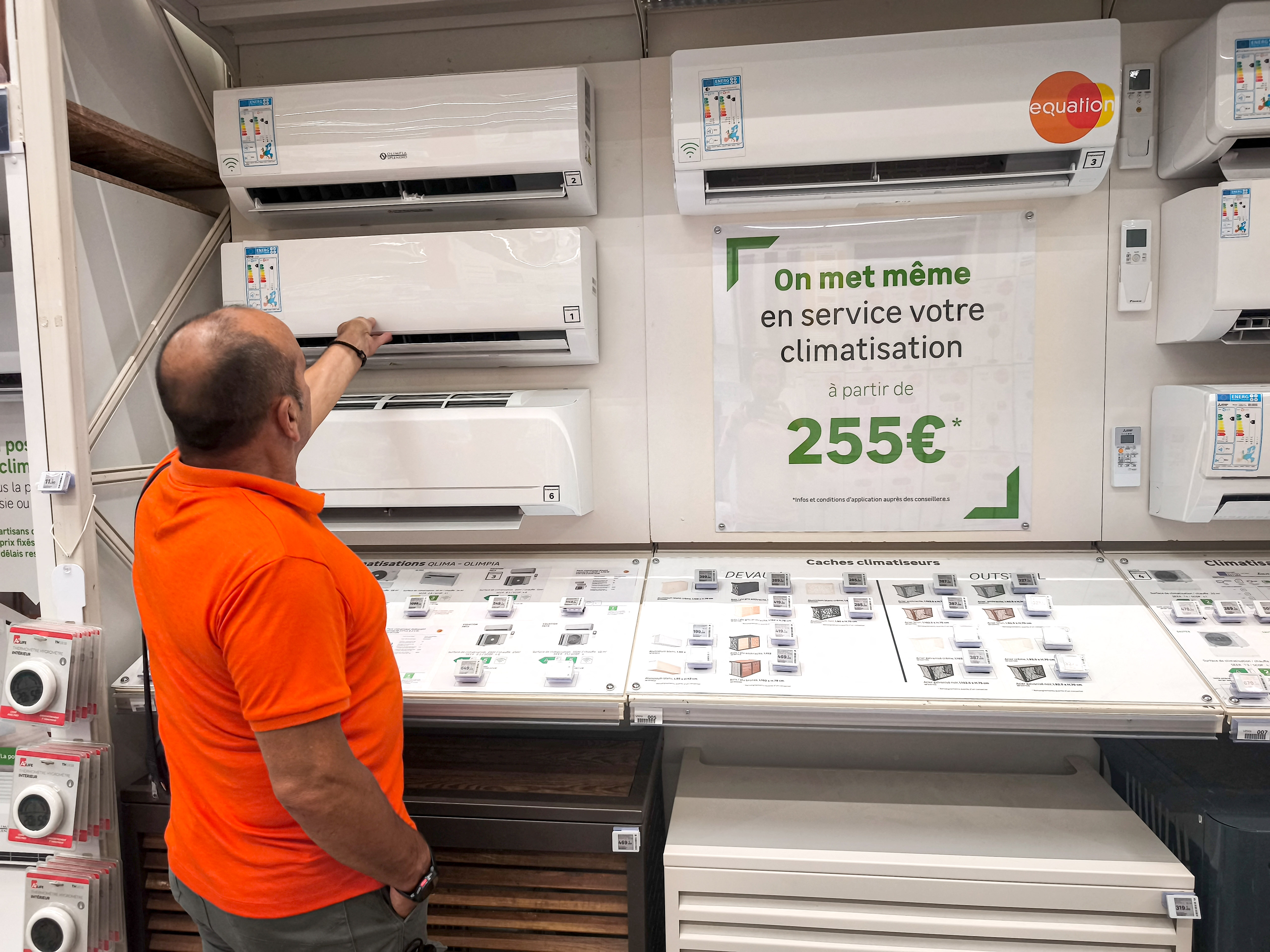Shopping for air-conditioning units in Valence, France, last month. According to estimates, only about 20 percent of households in Europe have air conditioning. (Nicolas Guyonnet/AFP/Getty Images)