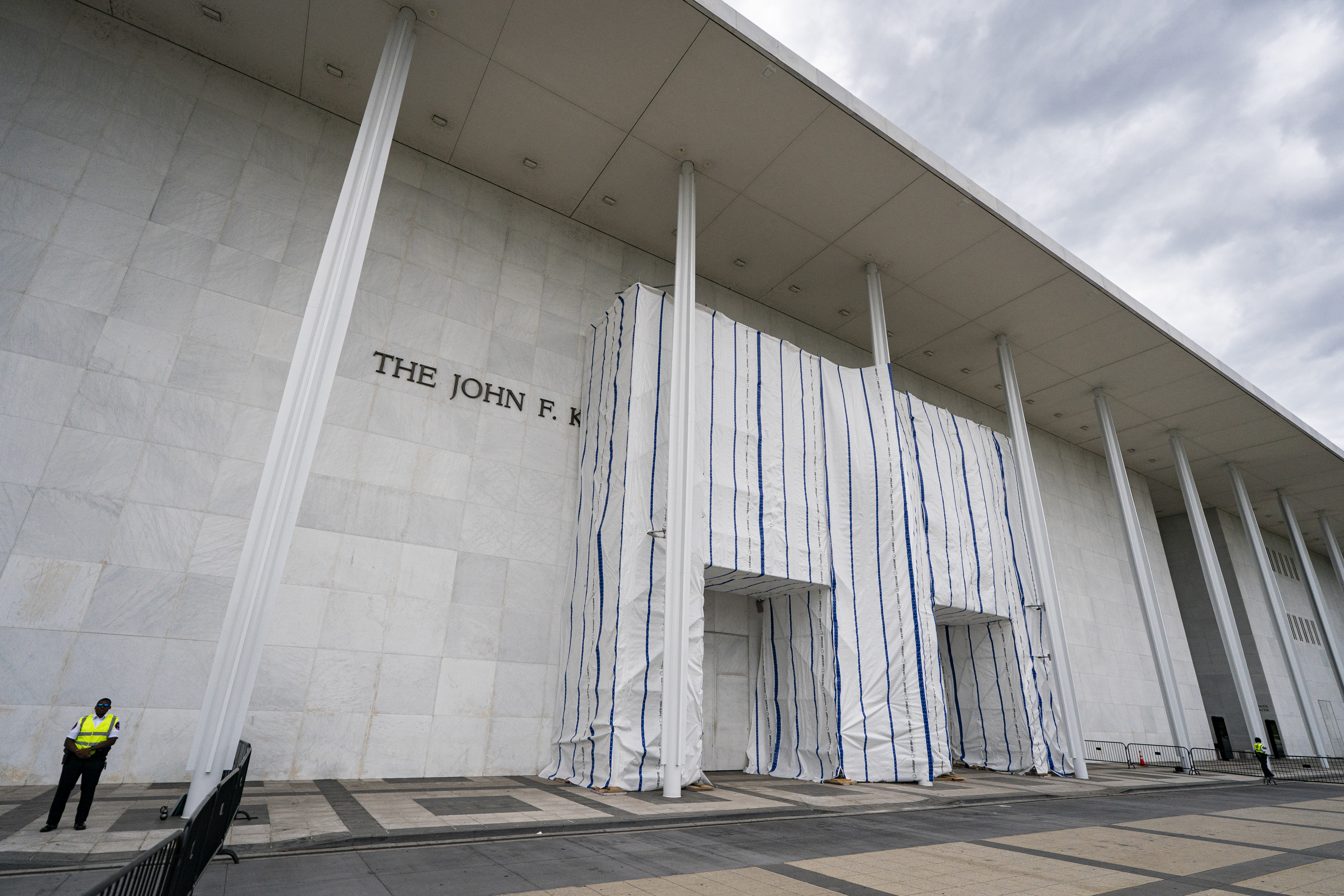 Tarps covering the Kennedy Center’s sign have been barricaded and guarded since they were erected. (Al Drago for The Washington Post)