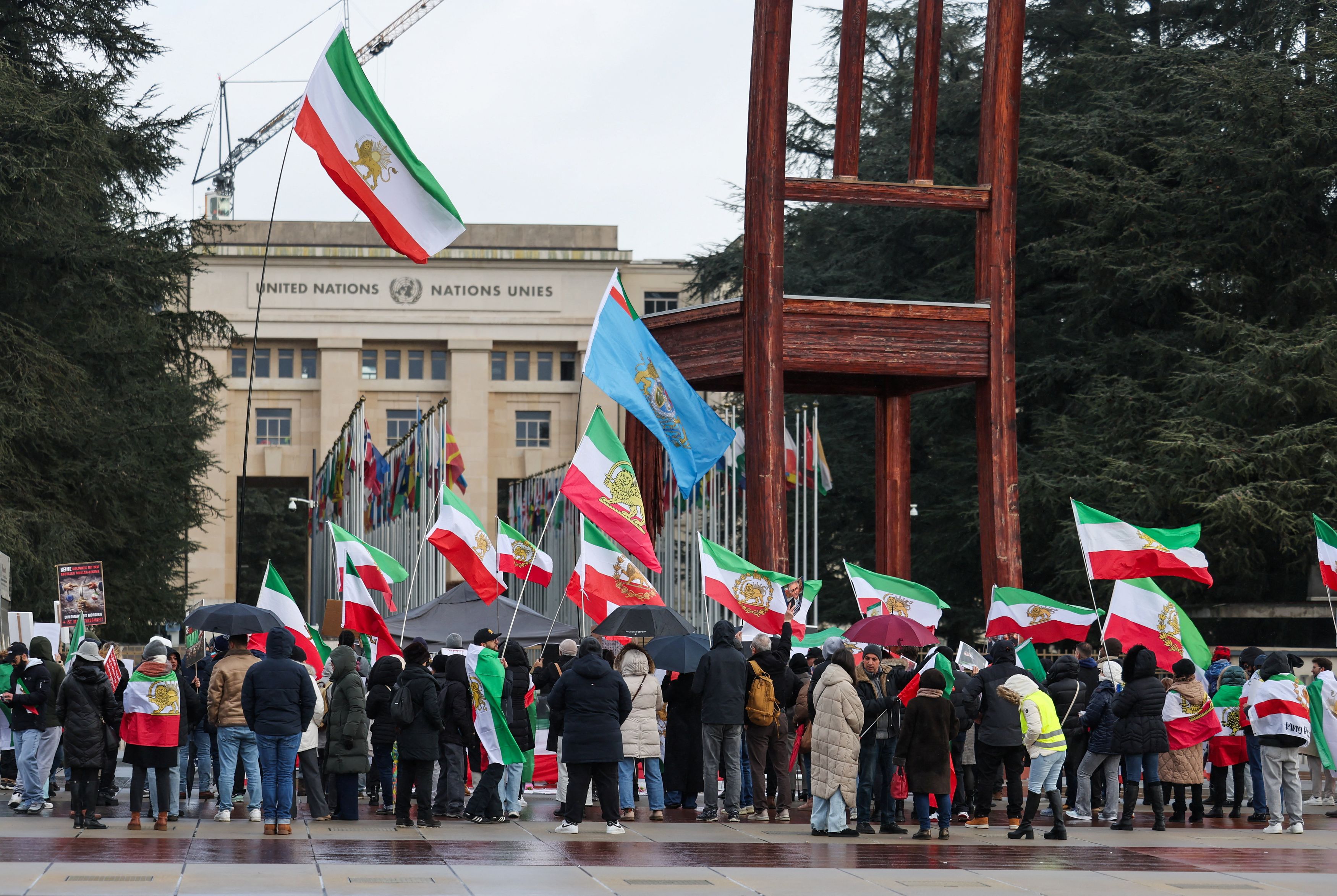 گفتگوهای هسته‌ای آمریکا و ایران در بحبوحه افزایش گسترده توان نظامی